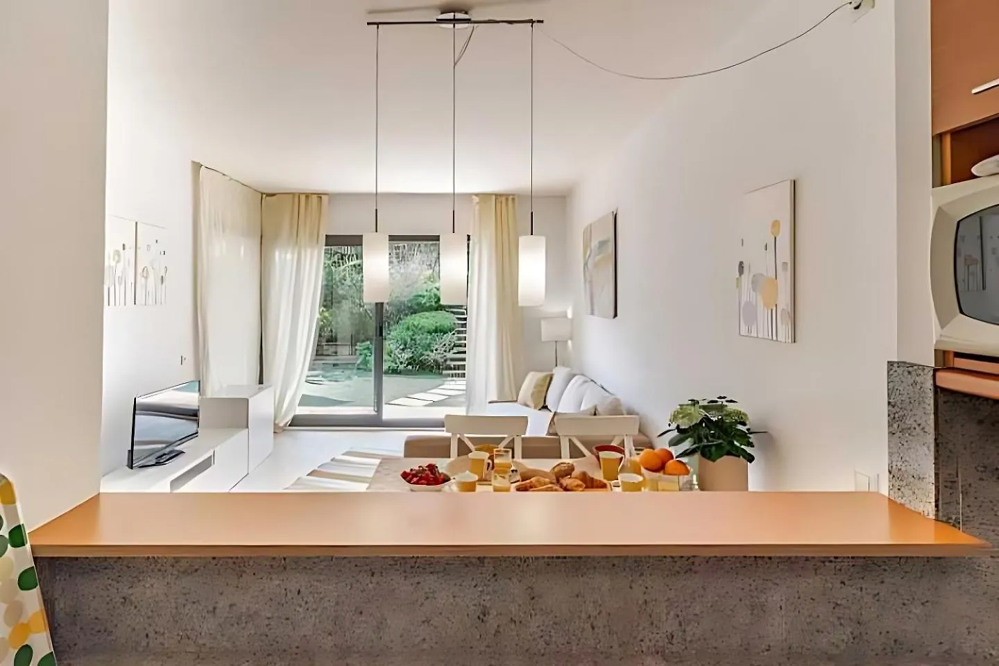 Pretty Garden Apartment Next To A Charming Beach Lloret de Mar Espagne